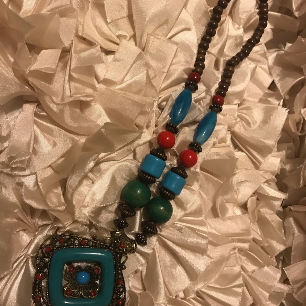 Beautiful statement necklace - Picture 2 of 5